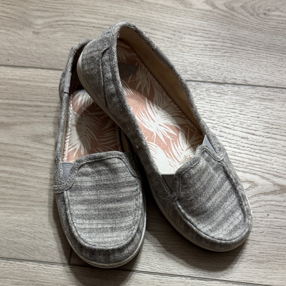 Roxy Gray Striped Flats